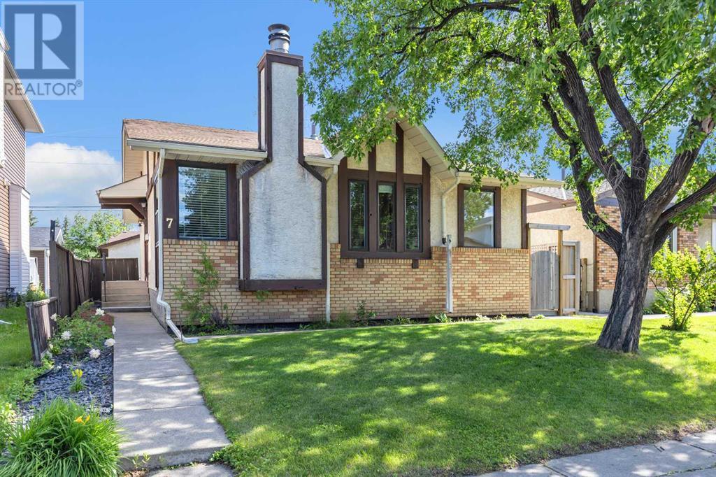 Single Family House Bungalow for Sale in  Templemont Way NE Temple Calgary 