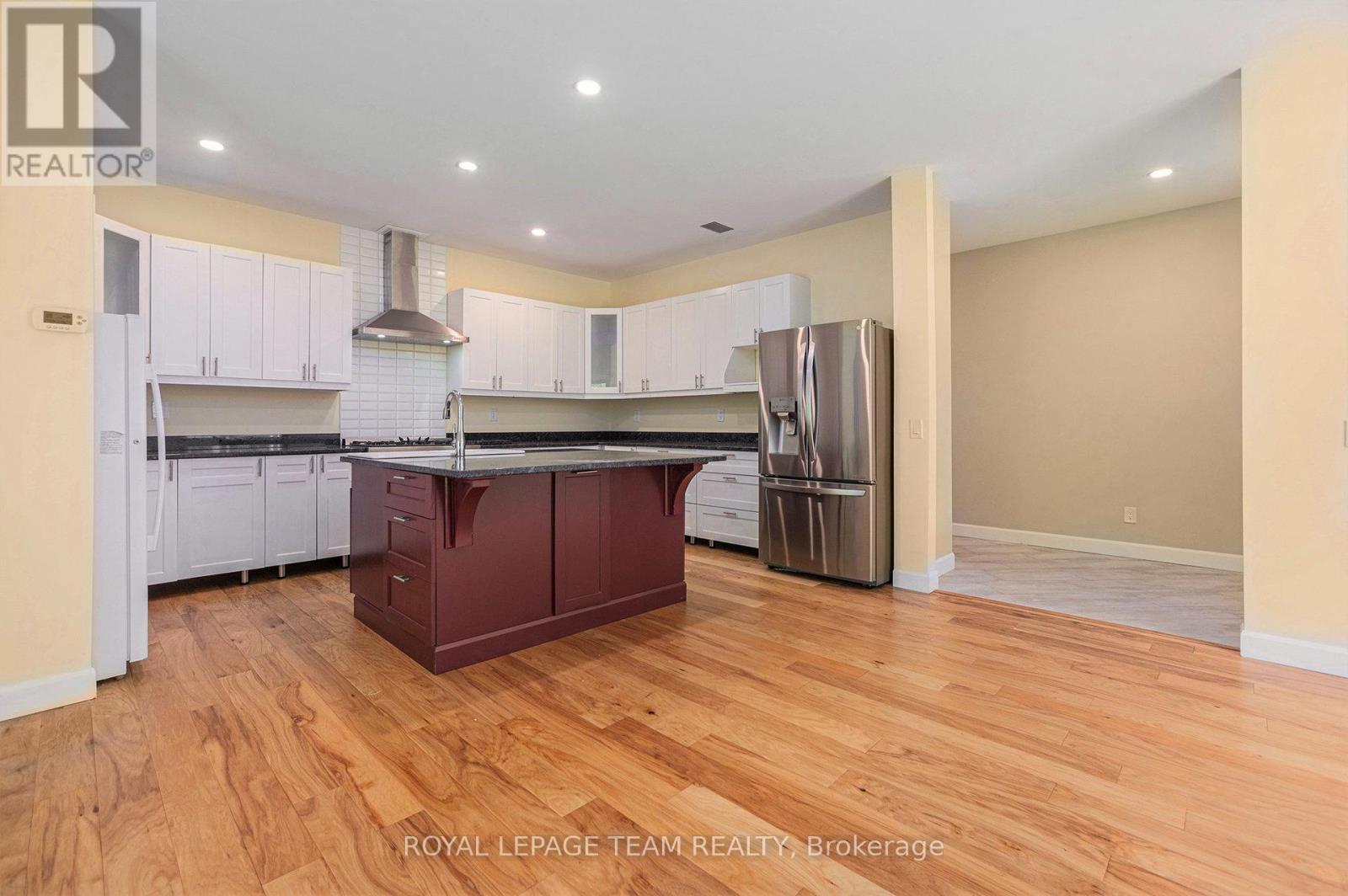 Photo 14 of 4517 Roger Stevens Drive, Ottawa ON