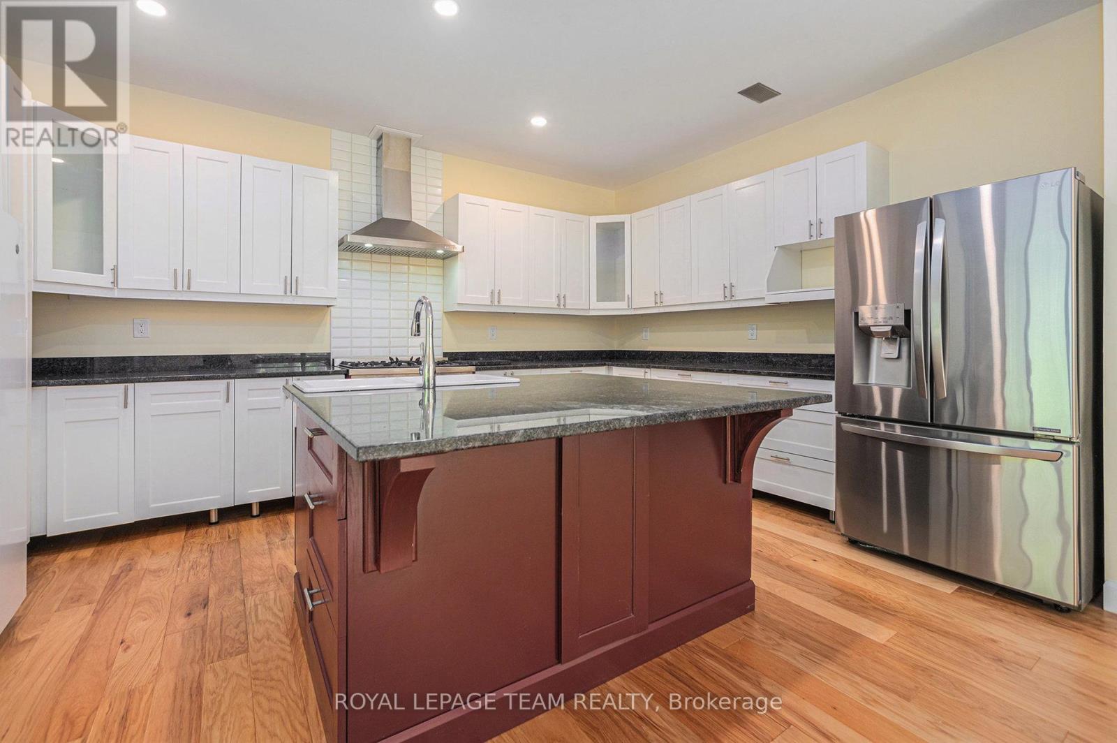 Photo 15 of 4517 Roger Stevens Drive, Ottawa ON