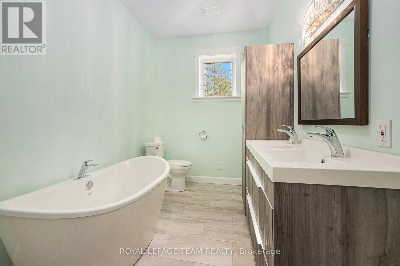 Photo 23 of 4517 Roger Stevens Drive, Ottawa ON