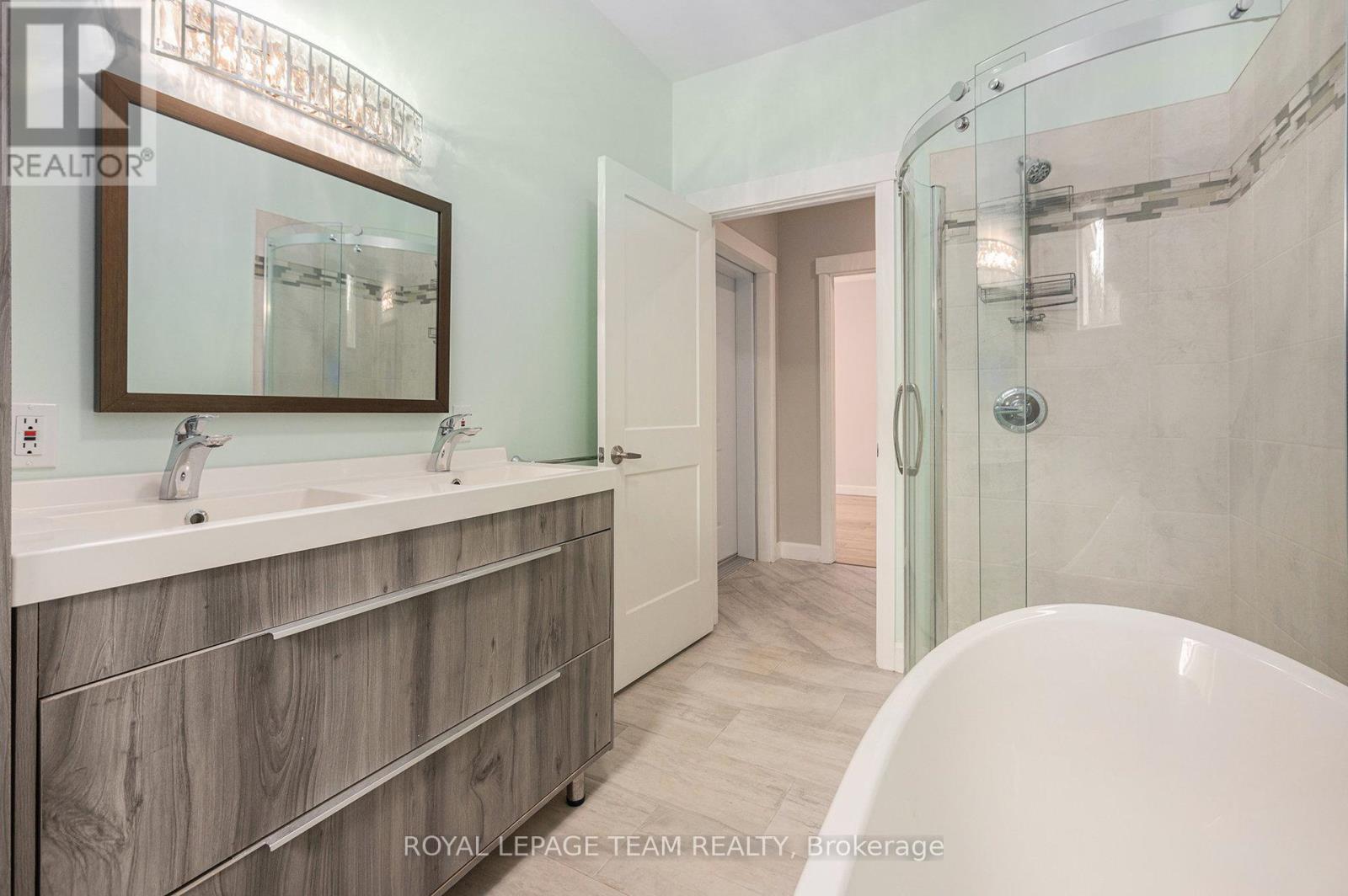 Photo 24 of 4517 Roger Stevens Drive, Ottawa ON