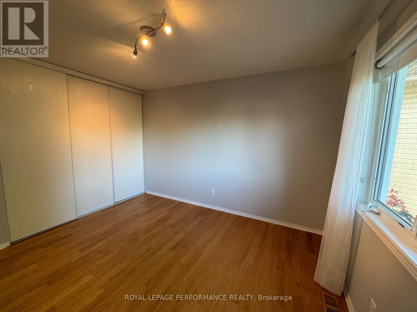 Photo 17 of 164 Copperwood Street, Ottawa ON