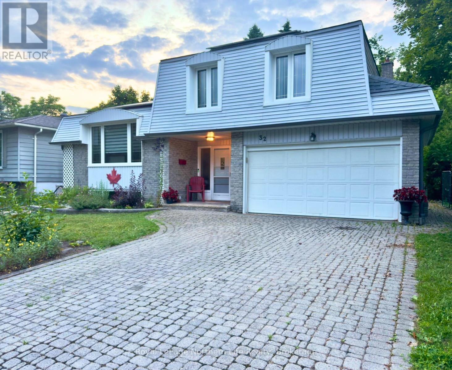 Photo 29 of 32 Indian Arrow Road, Barrie ON