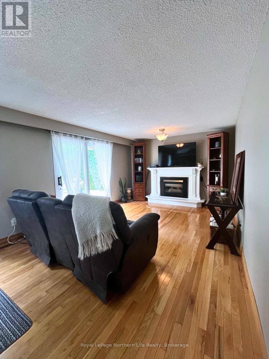 Photo 32 of 32 Indian Arrow Road, Barrie ON