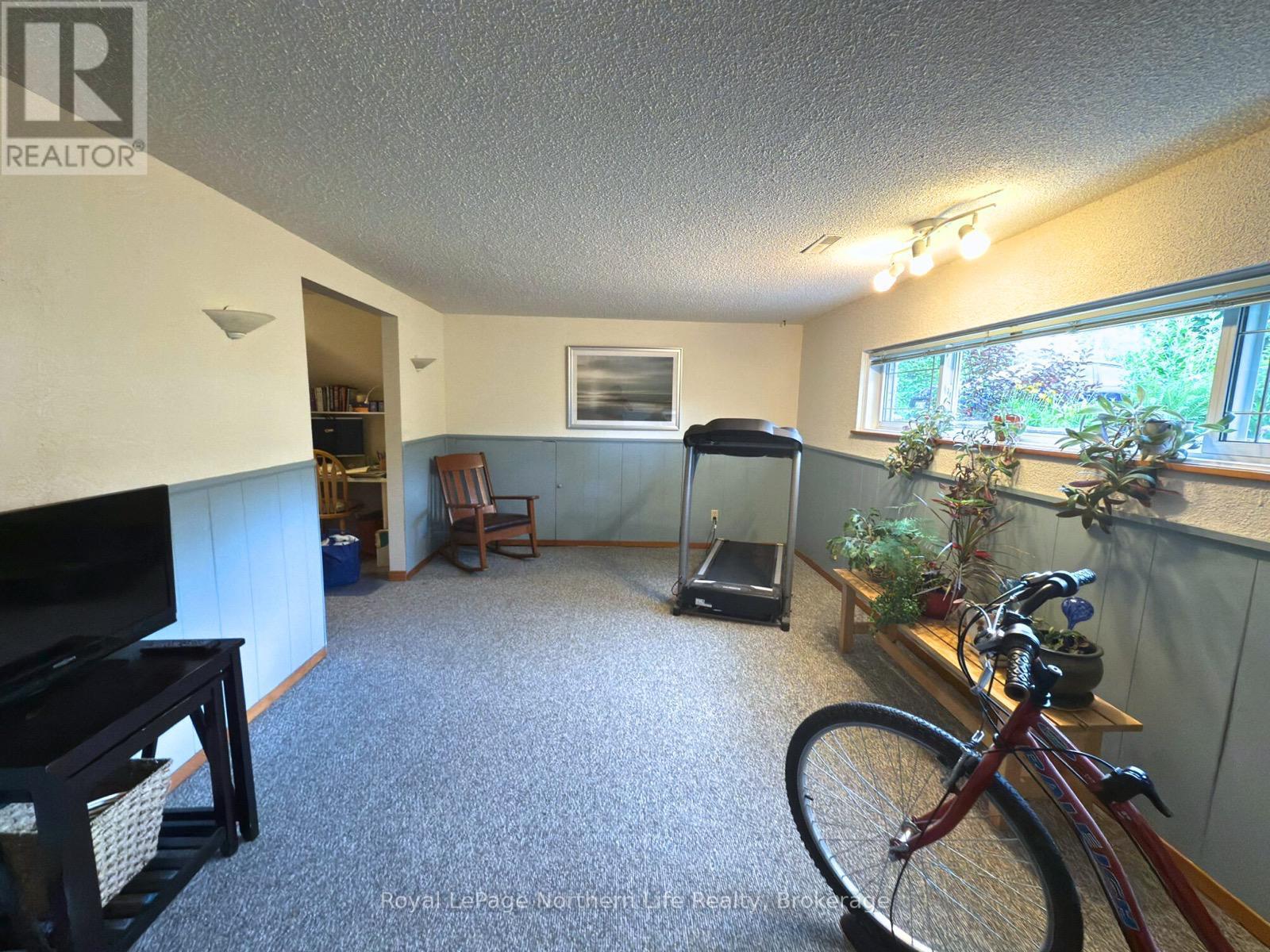 Photo 11 of 32 Indian Arrow Road, Barrie ON