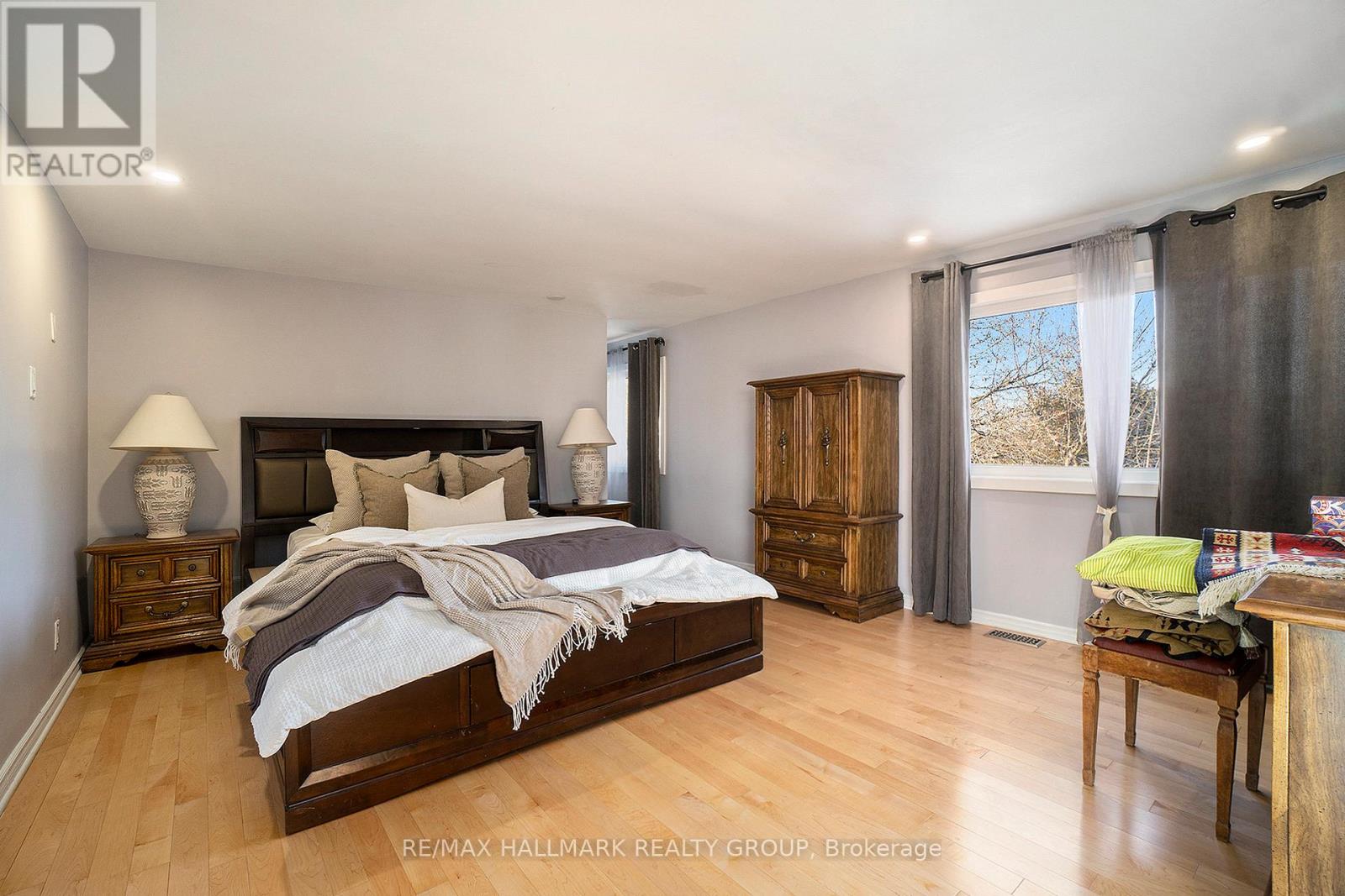 Photo 15 of 1053 Chelsea Drive, Ottawa ON