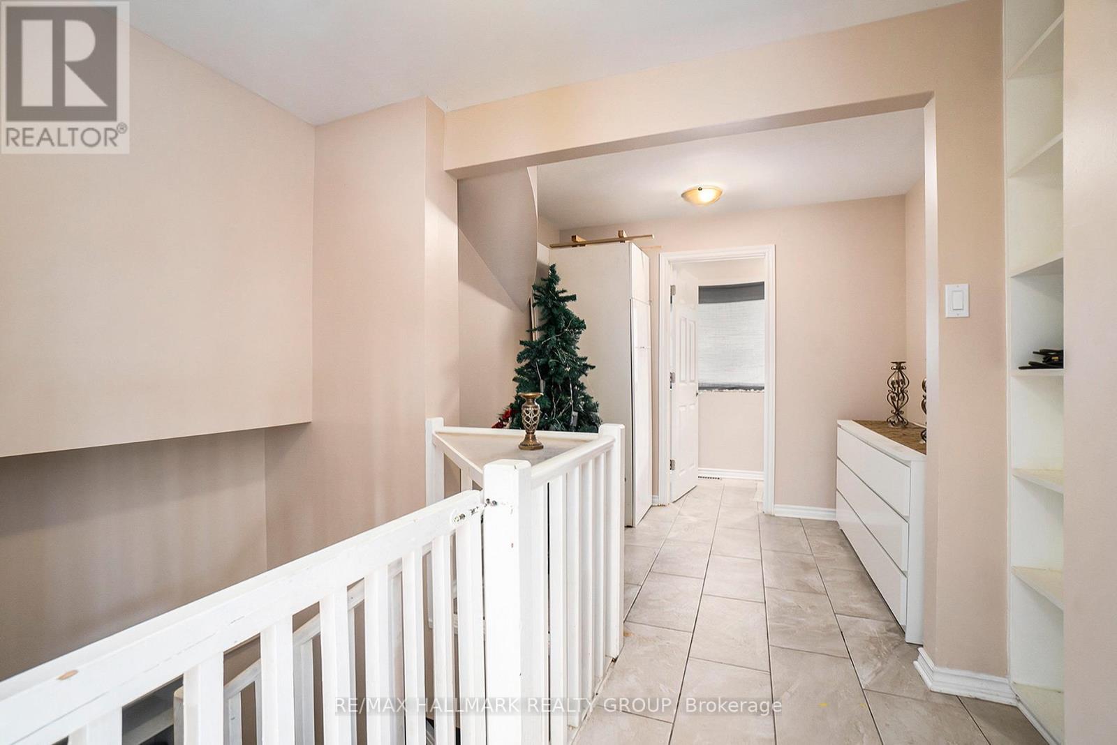Photo 38 of 1053 Chelsea Drive, Ottawa ON