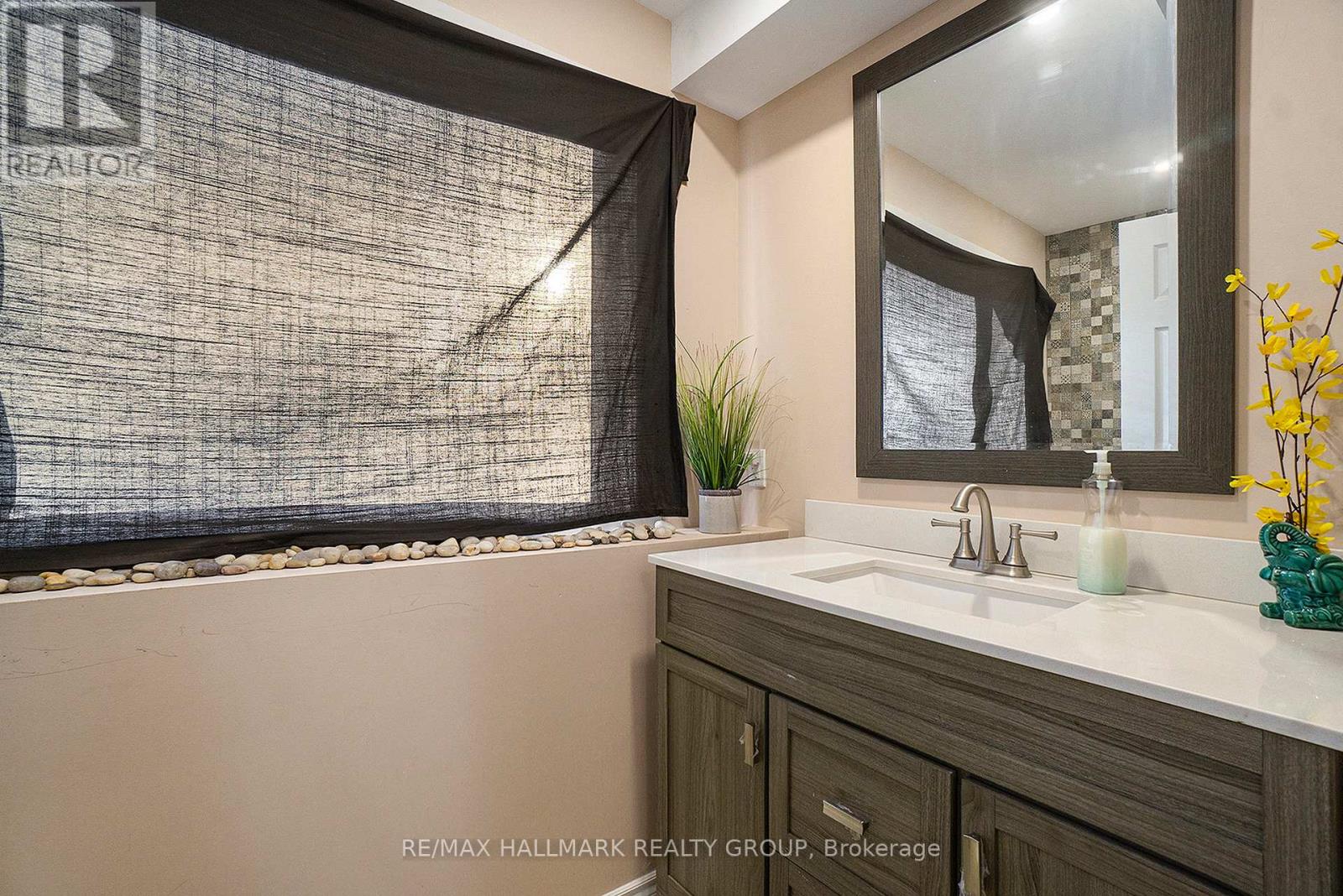Photo 28 of 1053 Chelsea Drive, Ottawa ON