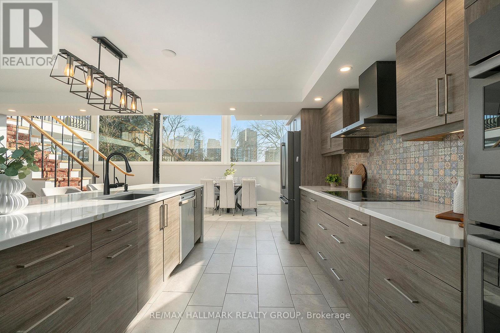 Photo 4 of 1053 Chelsea Drive, Ottawa ON