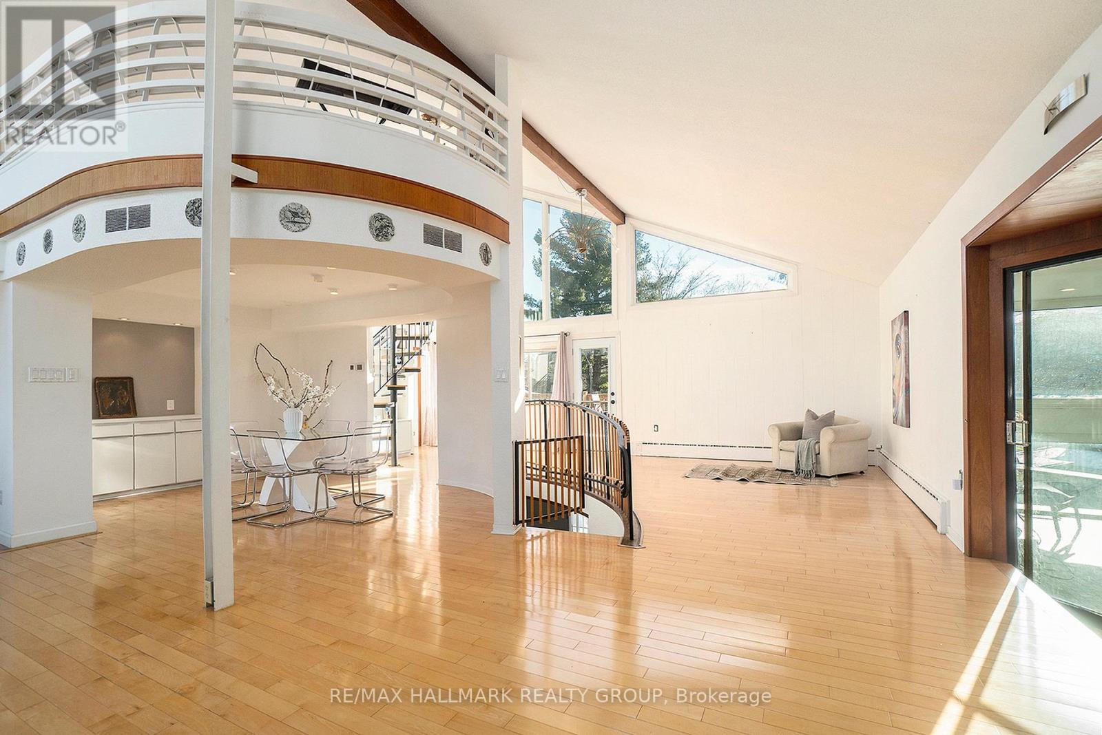 Photo 10 of 1053 Chelsea Drive, Ottawa ON