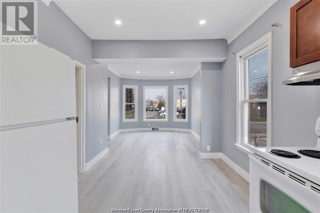 Photo 2 of 635 Tuscarora, Windsor ON
