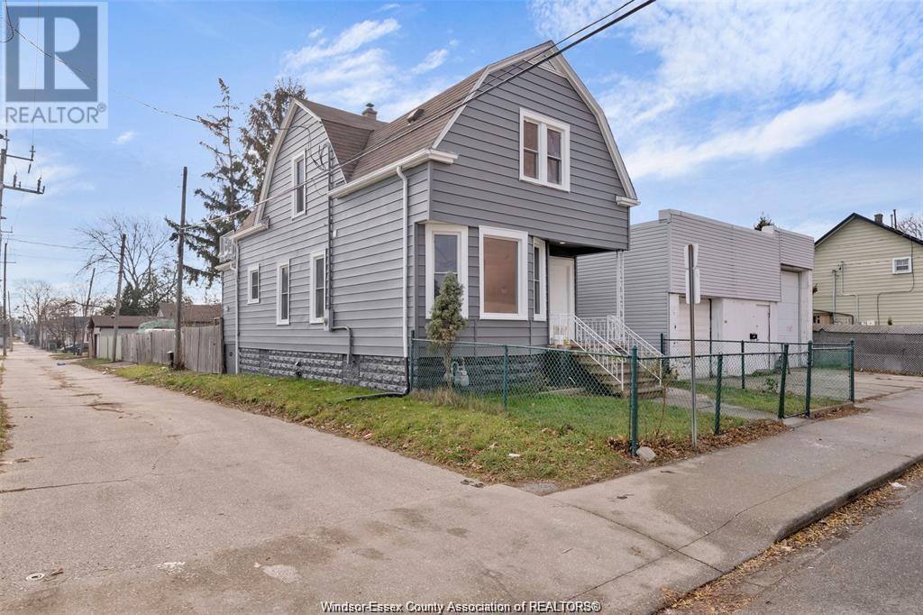 Photo 6 of 635 Tuscarora, Windsor ON