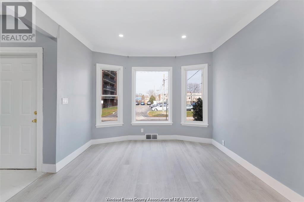 Photo 5 of 635 Tuscarora, Windsor ON