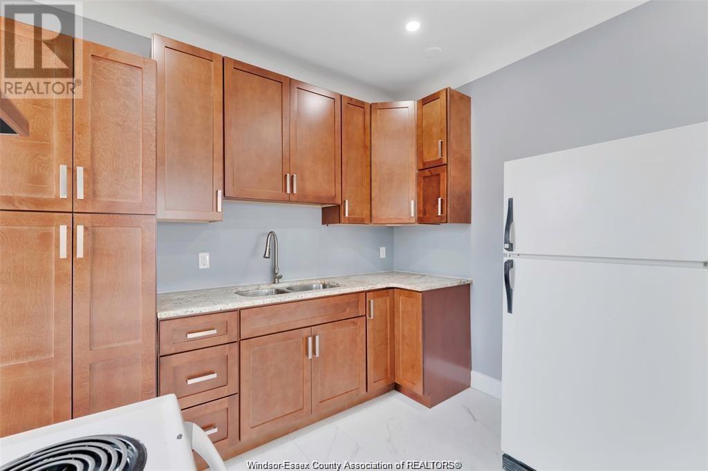 Photo 14 of 635 Tuscarora, Windsor ON