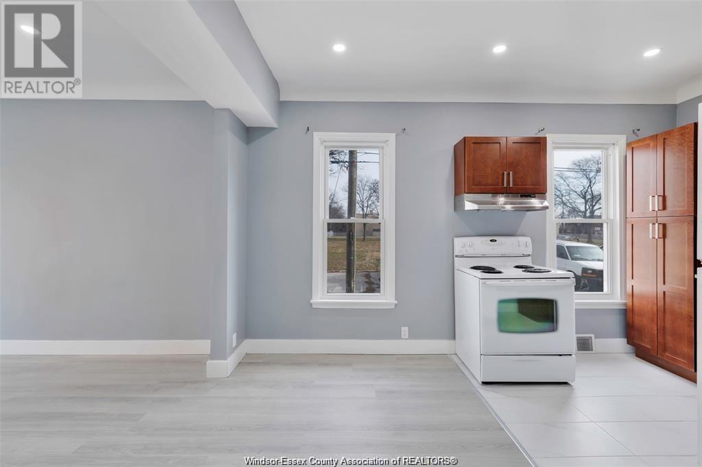 Photo 10 of 635 Tuscarora, Windsor ON