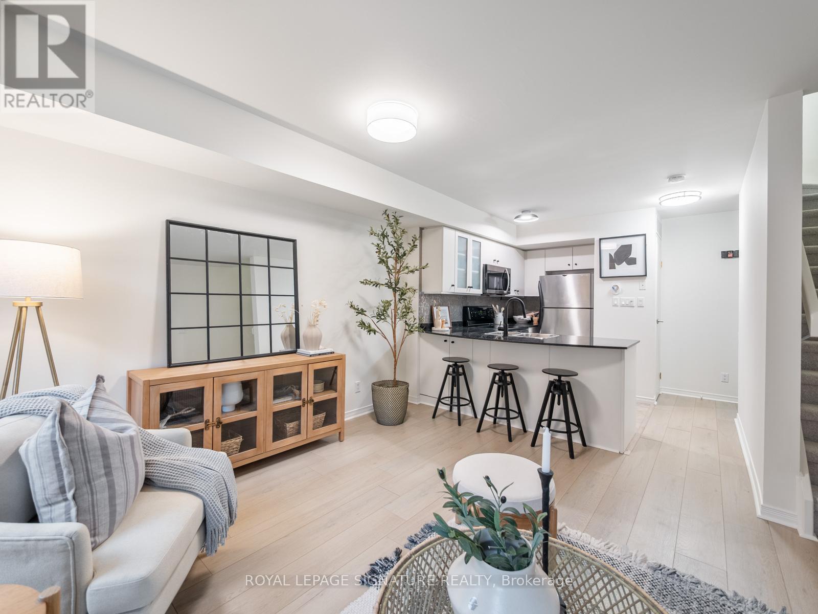 Photo 3 of 712 42 Western Battery Road, Toronto ON