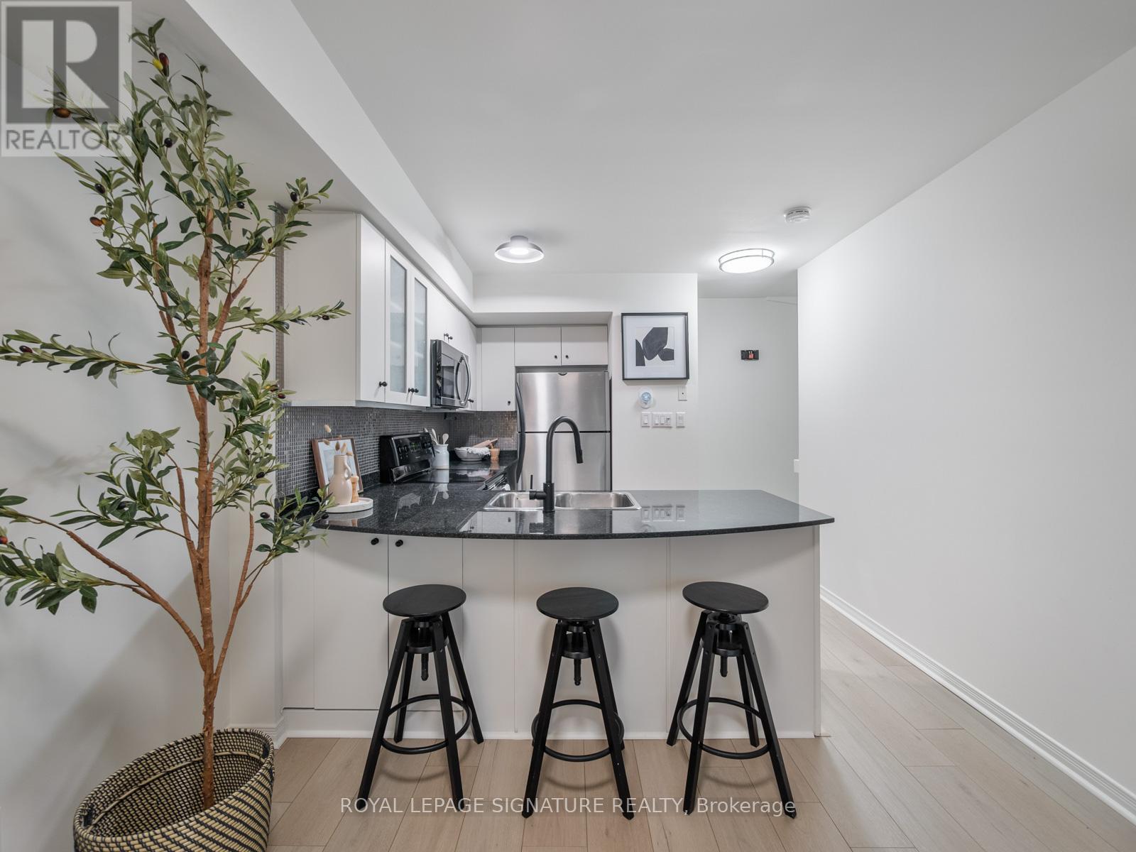 Photo 10 of 712 42 Western Battery Road, Toronto ON