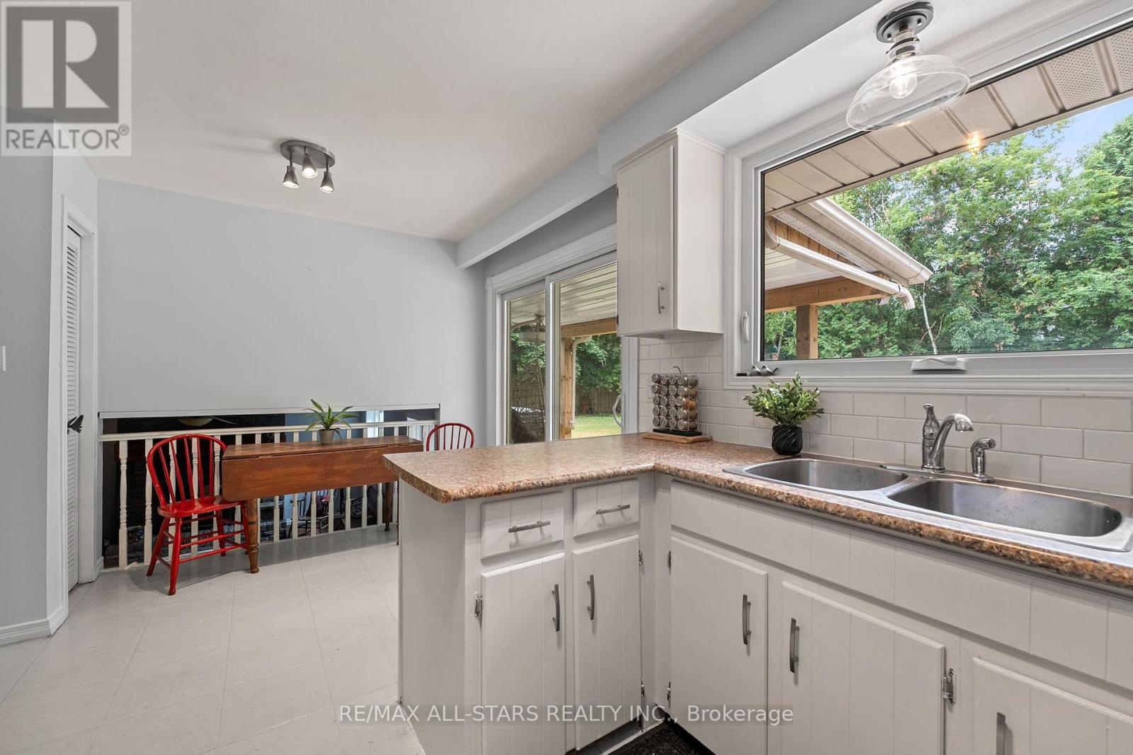 Photo 13 of 9921 Old Homestead Road, Georgina ON