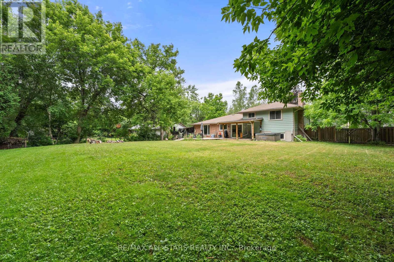 Photo 19 of 9921 Old Homestead Road, Georgina ON