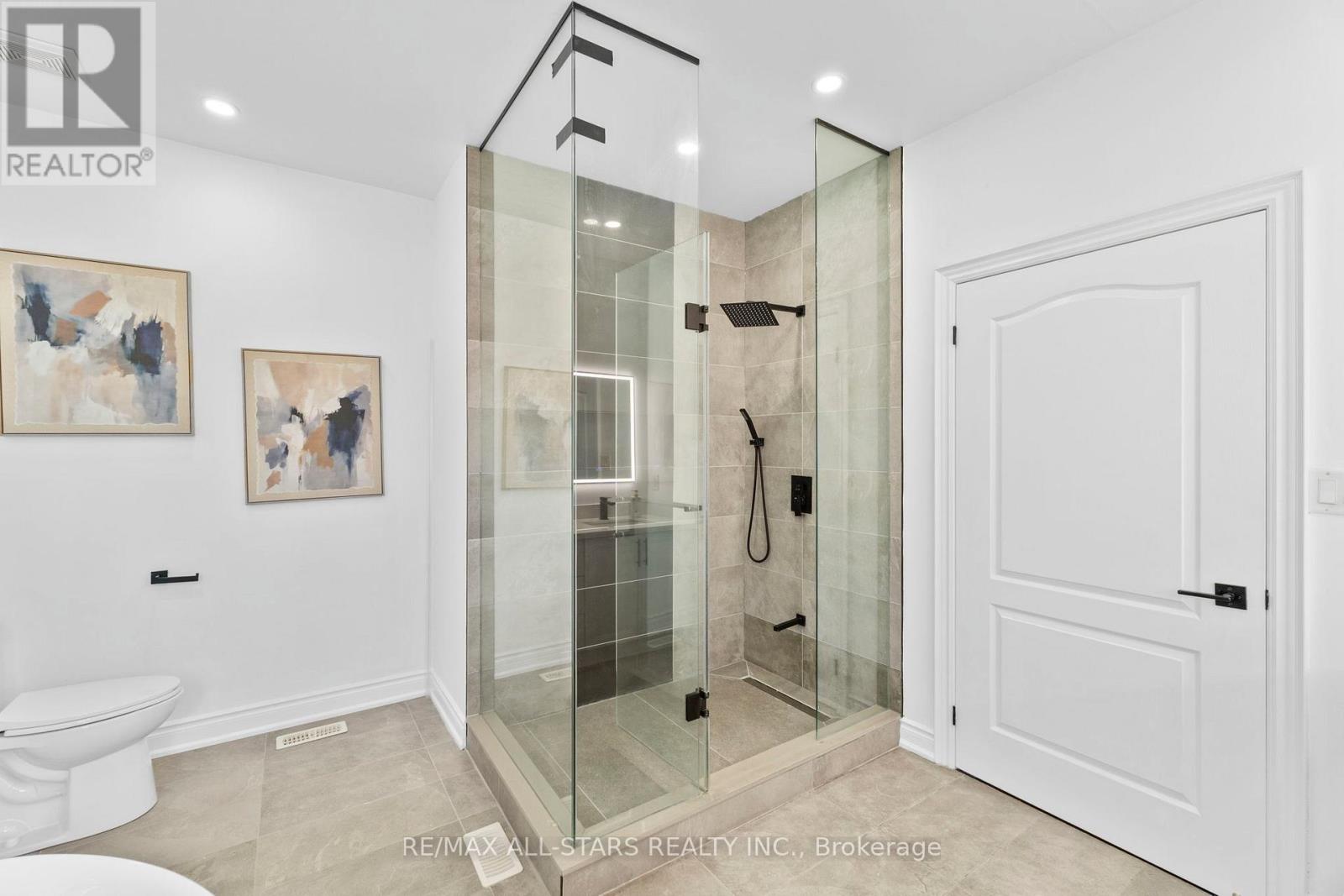 Photo 19 of 21 Country Club Crescent, Uxbridge ON