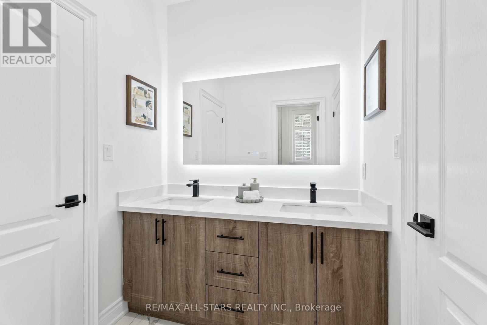 Photo 22 of 21 Country Club Crescent, Uxbridge ON