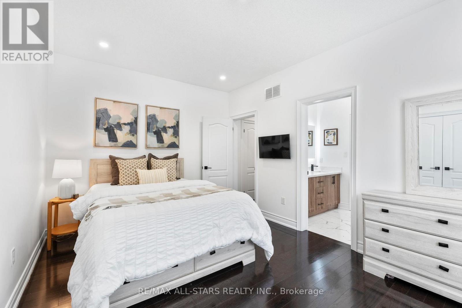 Photo 24 of 21 Country Club Crescent, Uxbridge ON