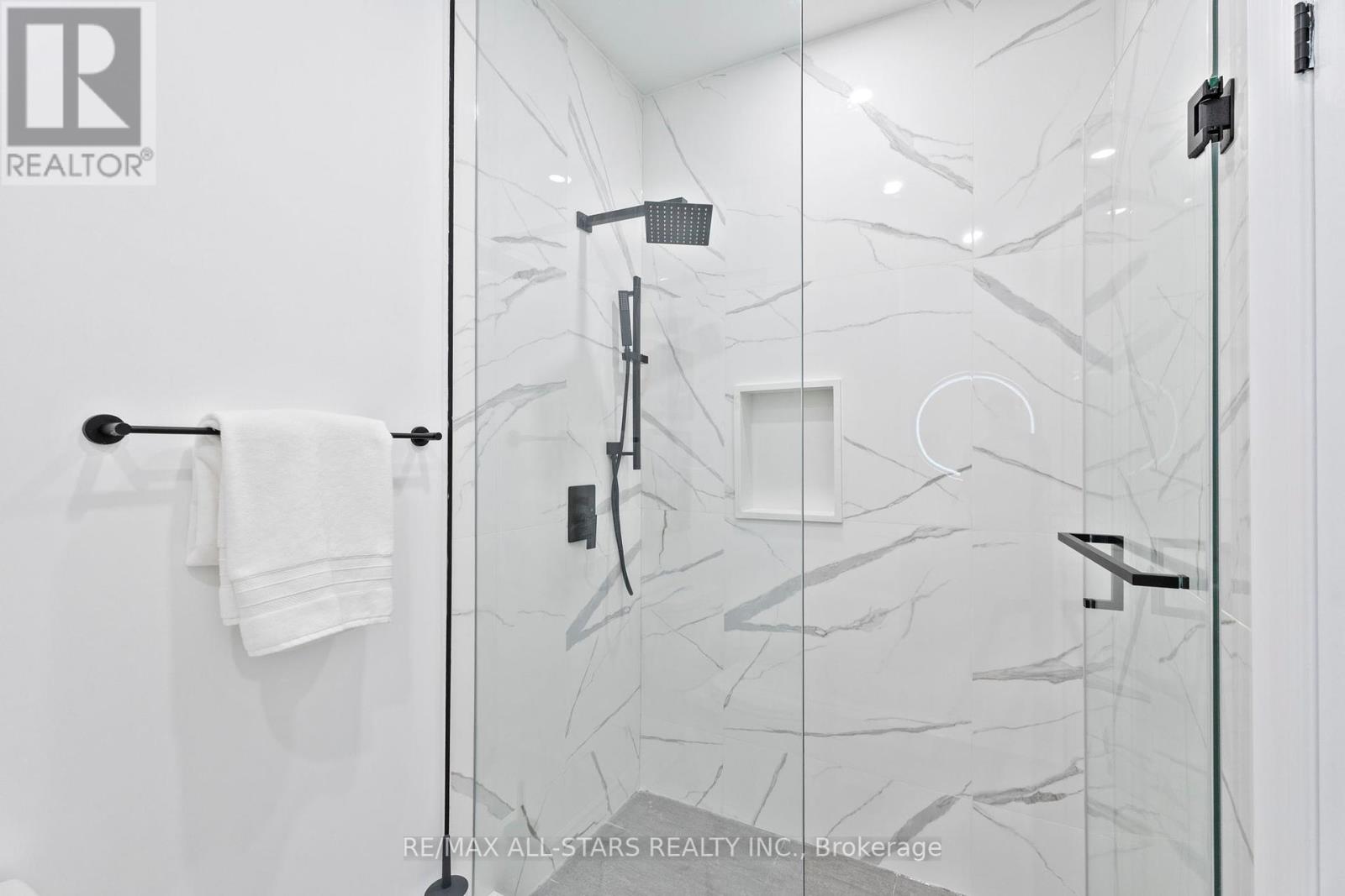 Photo 26 of 21 Country Club Crescent, Uxbridge ON