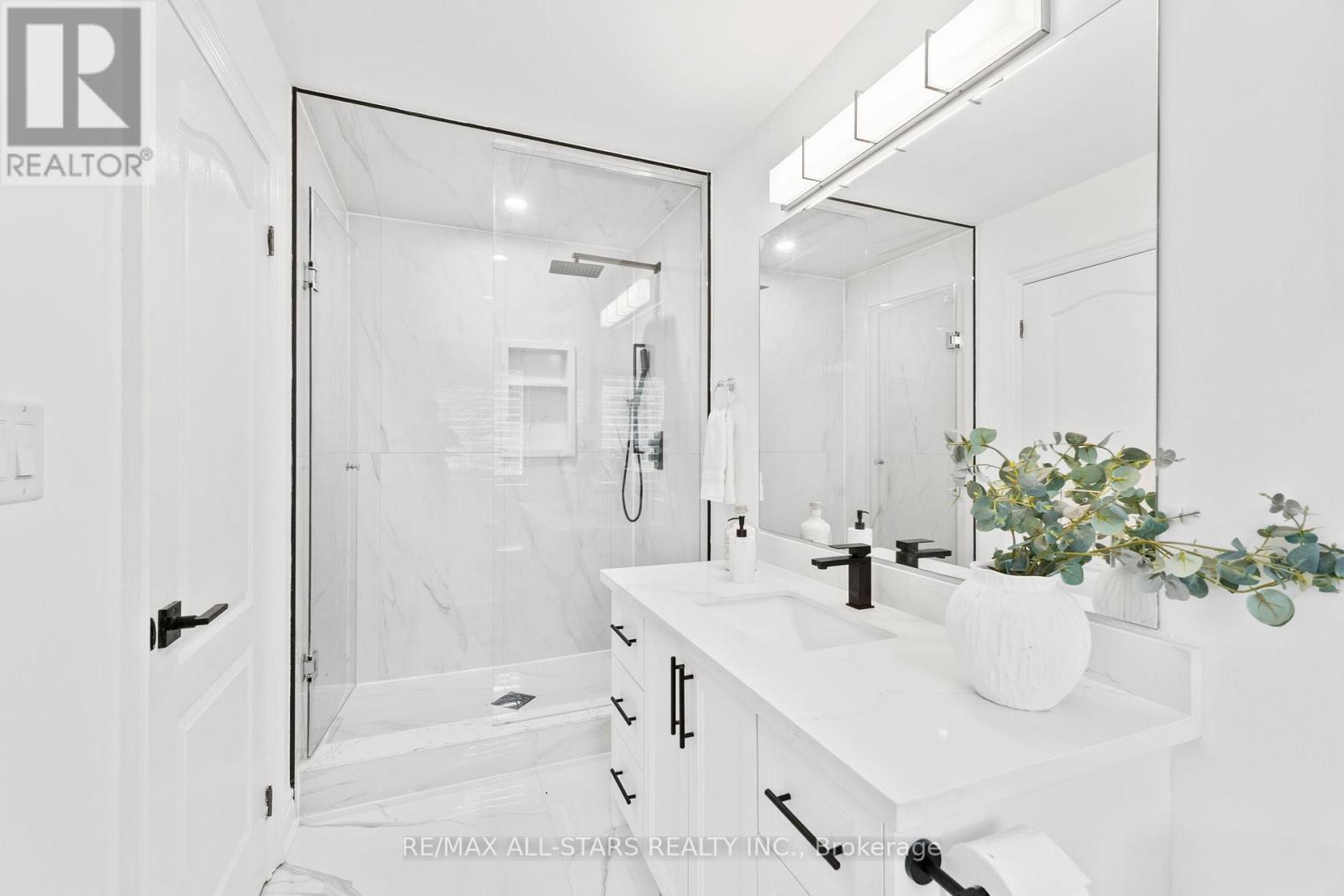Photo 31 of 21 Country Club Crescent, Uxbridge ON
