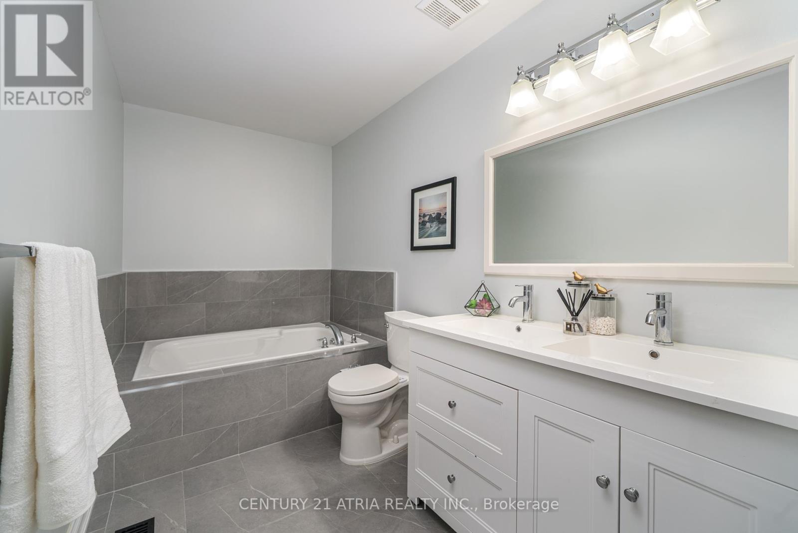 Single Family House for Sale in  DANIEL REAMAN CRESCENT Vaughan (Patterson) 