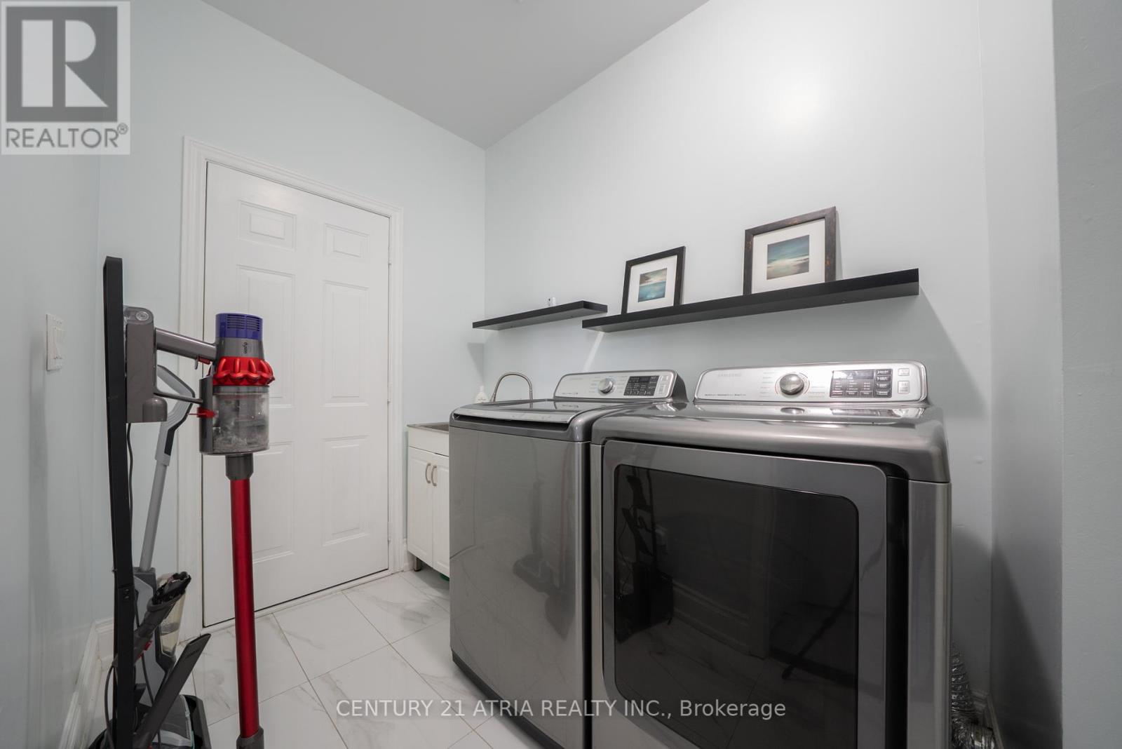 Single Family House for Sale in  DANIEL REAMAN CRESCENT Vaughan (Patterson) 