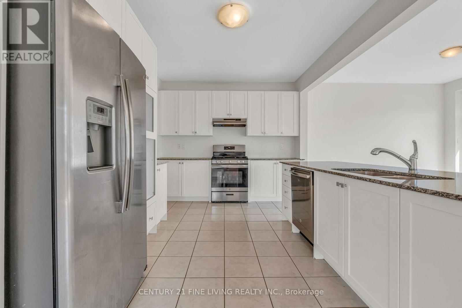 Photo 11 of 495 Queen Mary Drive, Brampton ON