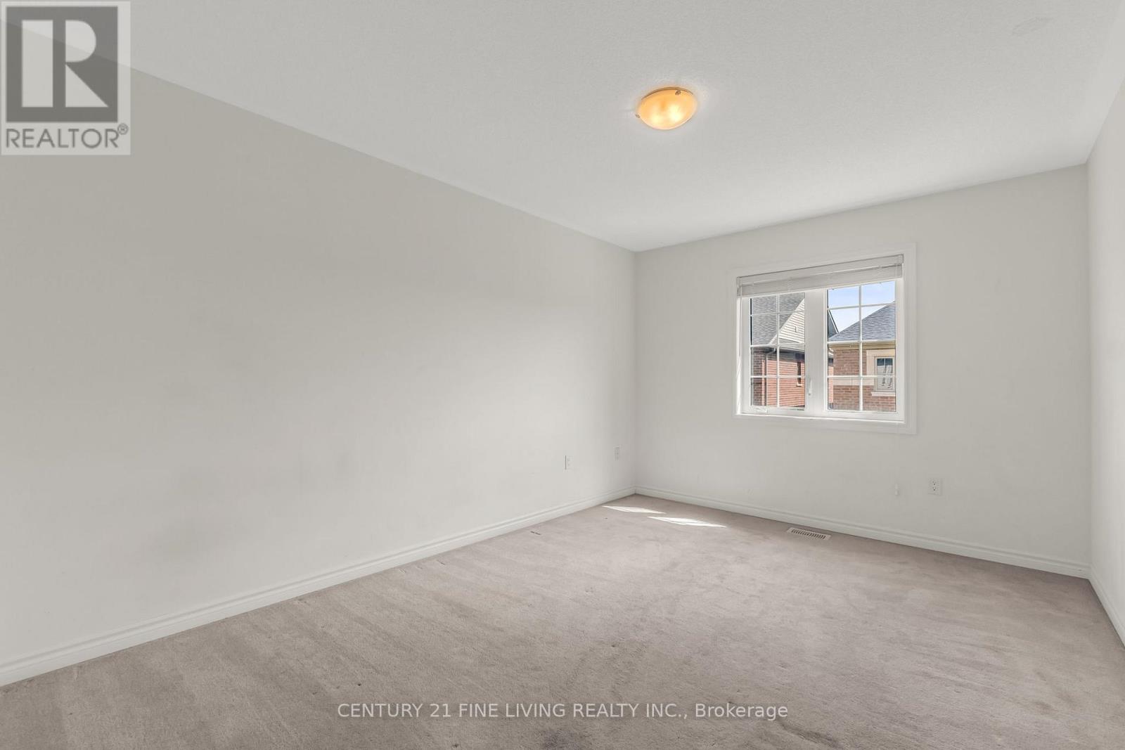 Photo 13 of 495 Queen Mary Drive, Brampton ON