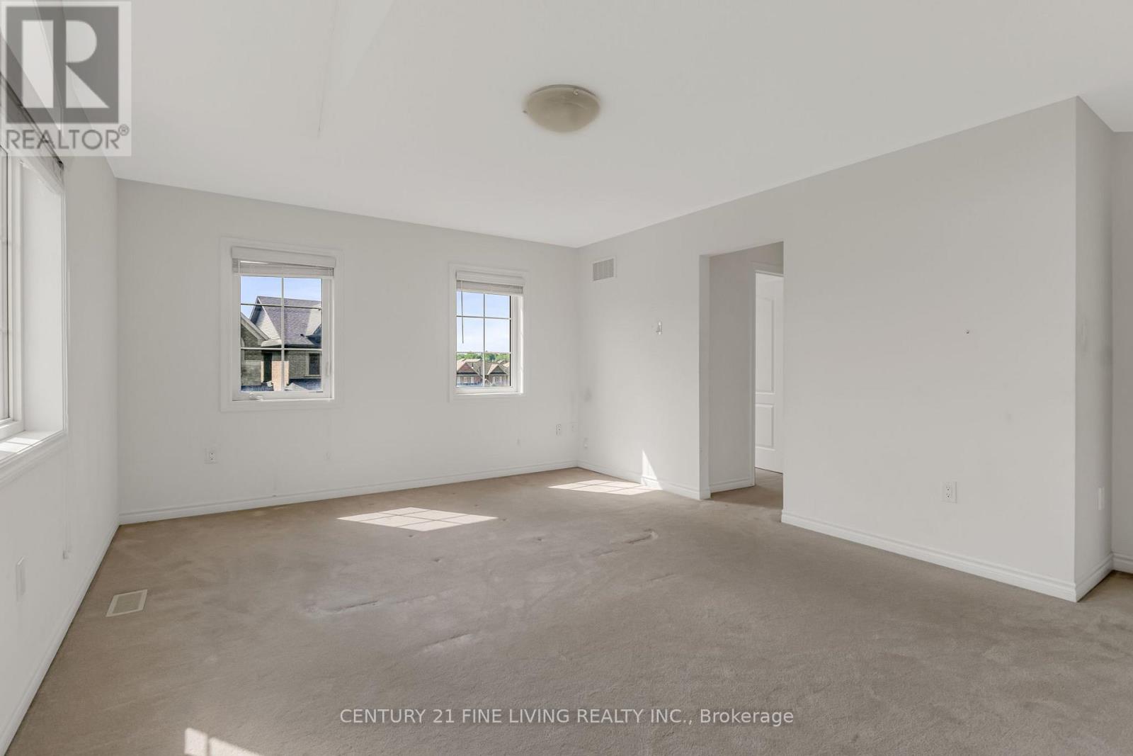 Photo 14 of 495 Queen Mary Drive, Brampton ON