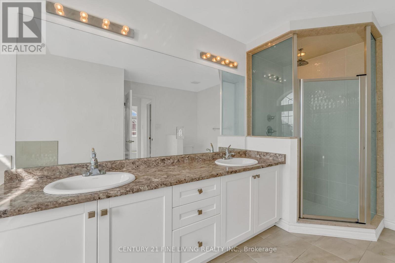 Photo 32 of 495 Queen Mary Drive, Brampton ON