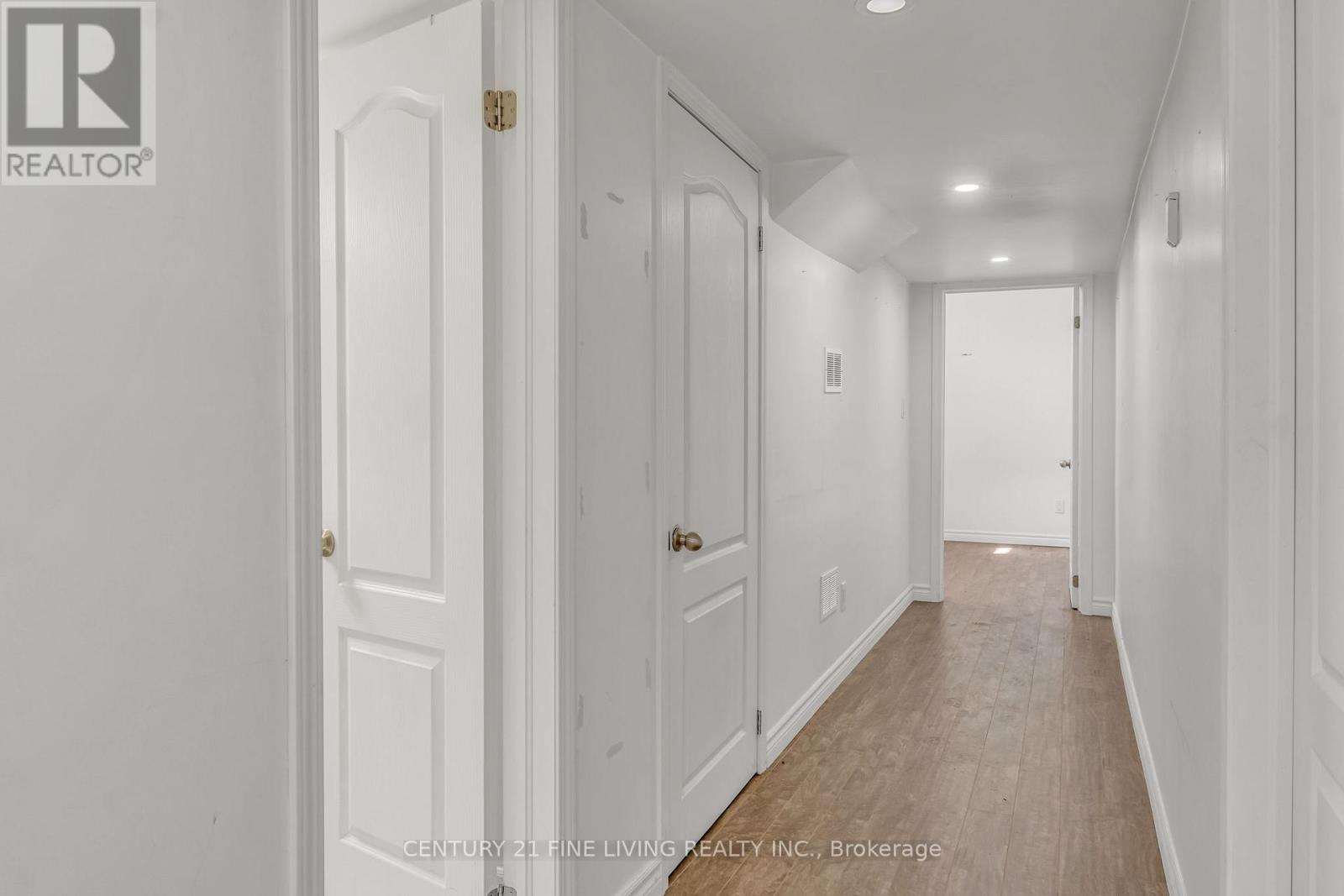 Photo 3 of 495 Queen Mary Drive, Brampton ON