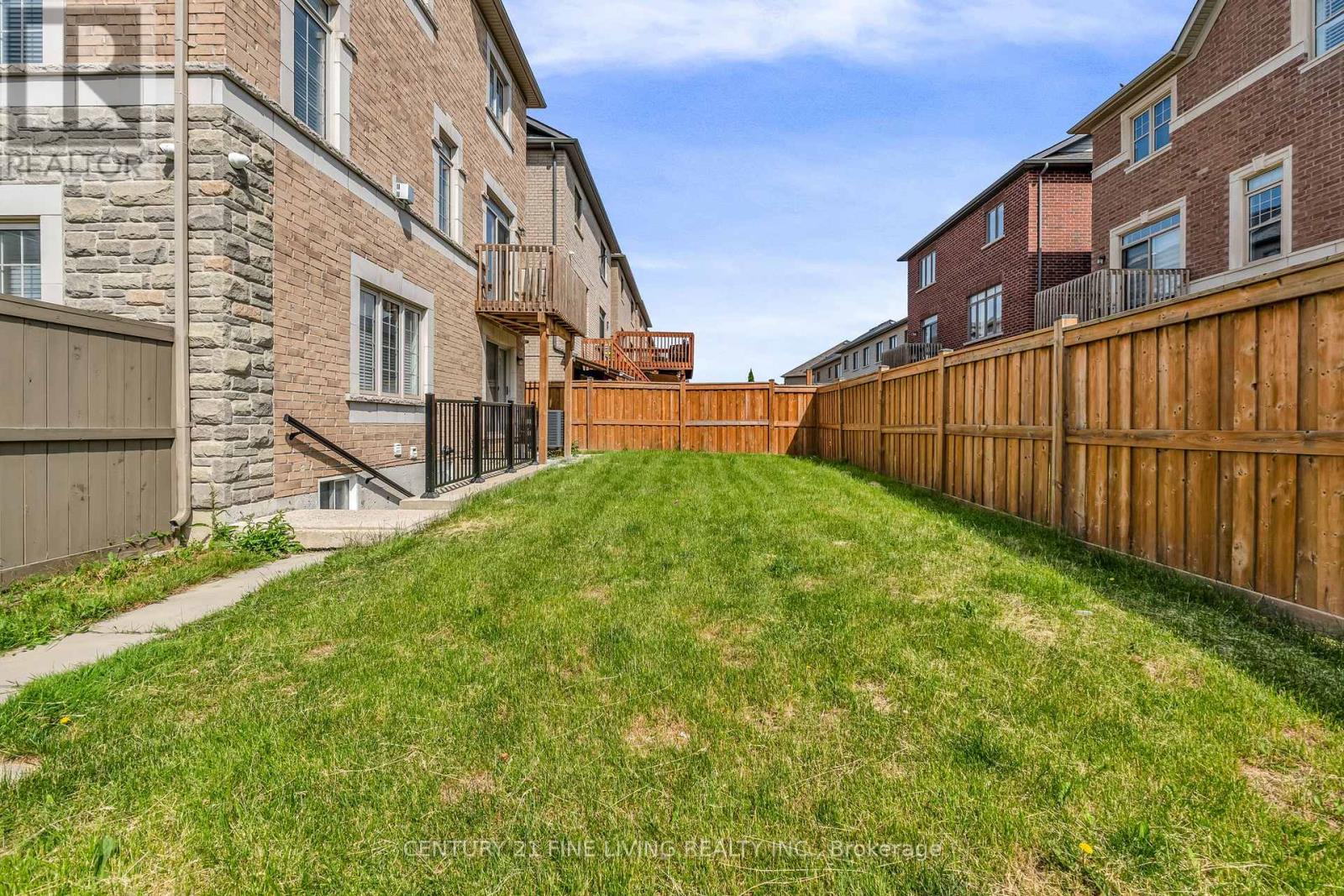 Photo 29 of 495 Queen Mary Drive, Brampton ON