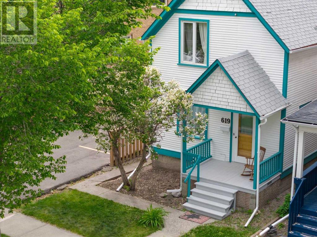 Single Family House for Sale in   Avenue NW Sunnyside Calgary 