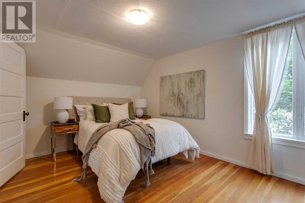 Single Family House for Sale in   Avenue NW Sunnyside Calgary 