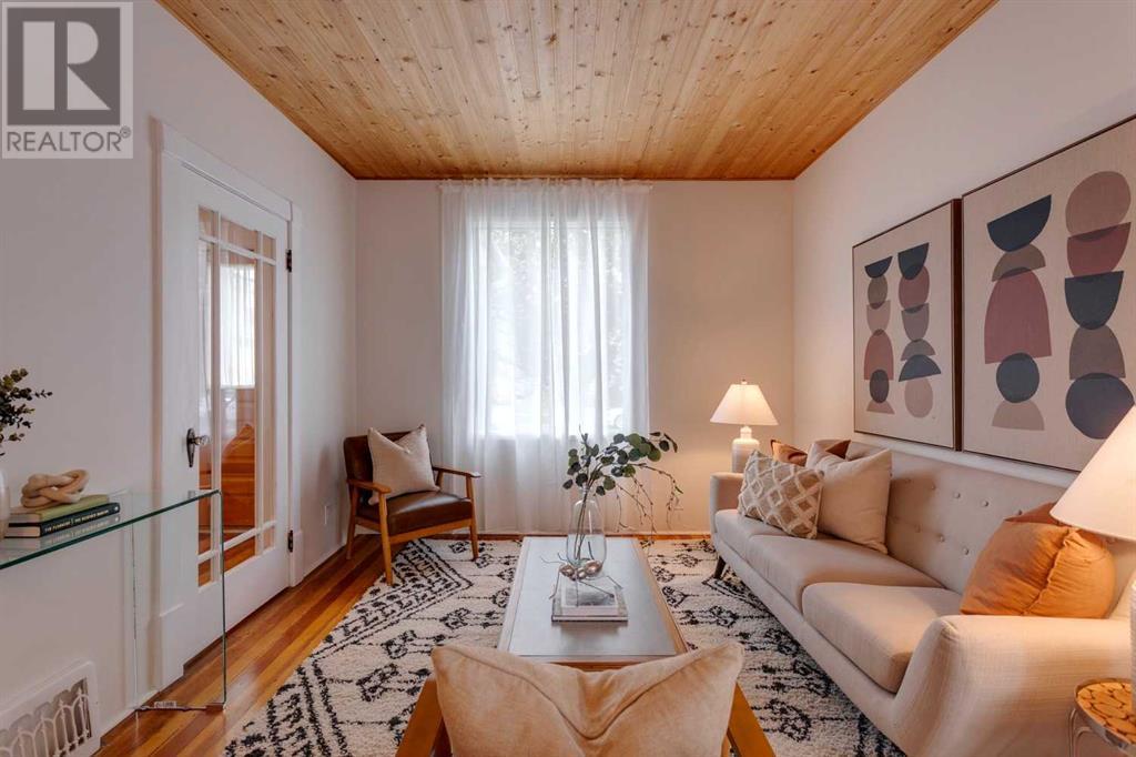 Single Family House for Sale in   Avenue NW Sunnyside Calgary 