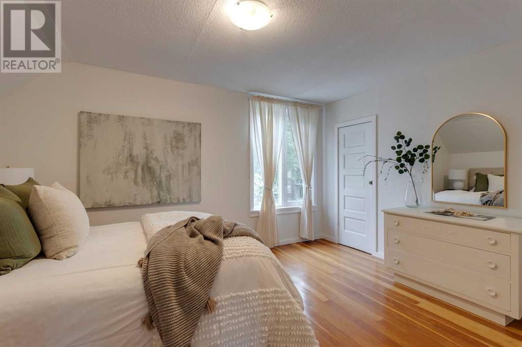 Single Family House for Sale in   Avenue NW Sunnyside Calgary 