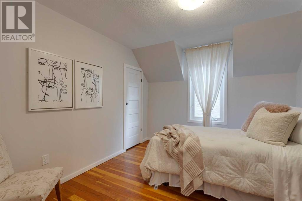 Single Family House for Sale in   Avenue NW Sunnyside Calgary 