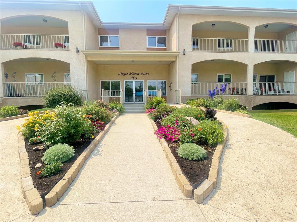 Photo 7 of 204 325 Third Street N, Beausejour MB