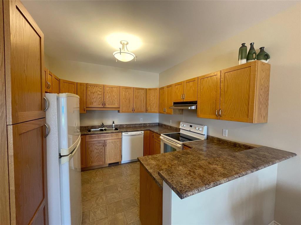 Photo 21 of 204 325 Third Street N, Beausejour MB