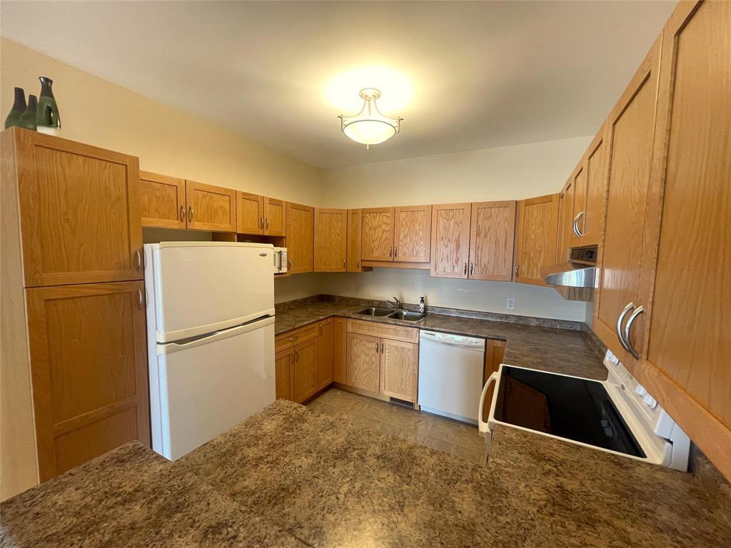 Photo 33 of 204 325 Third Street N, Beausejour MB