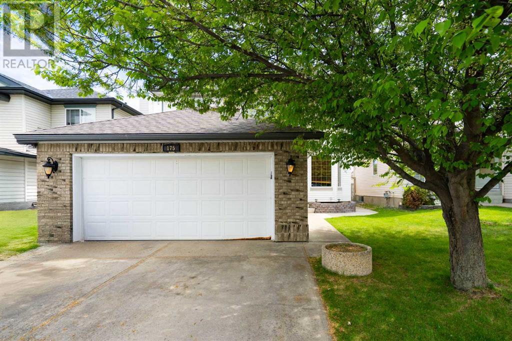 Single Family House for Sale in  Panorama Hills Close NW Panorama Hills Calgary 