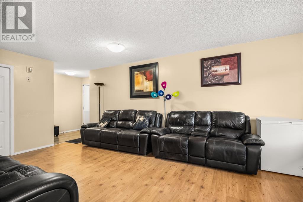 Single Family House for Sale in   Valleyview Park SE Dover Calgary 