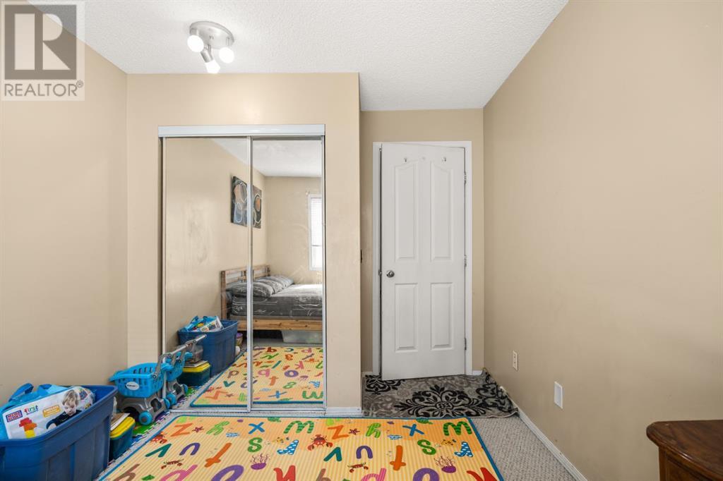 Single Family House for Sale in   Valleyview Park SE Dover Calgary 