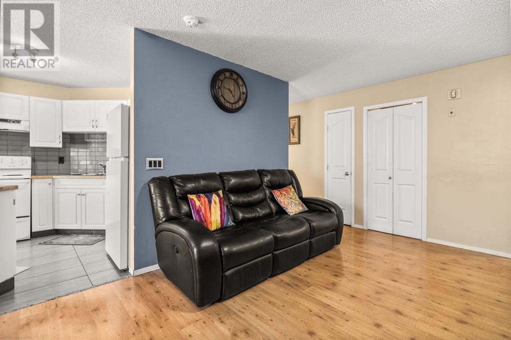 Single Family House for Sale in   Valleyview Park SE Dover Calgary 