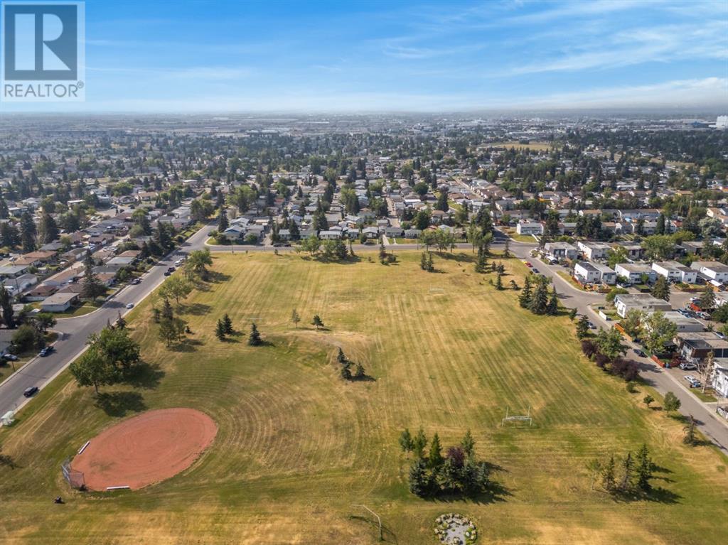 Single Family House for Sale in   Valleyview Park SE Dover Calgary 