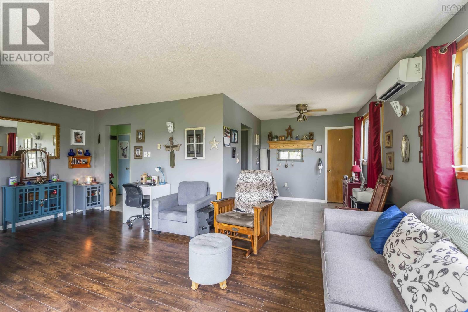 Single Family House Bungalow for Sale in  Garnet Oliver Drive Mount Pleasant 